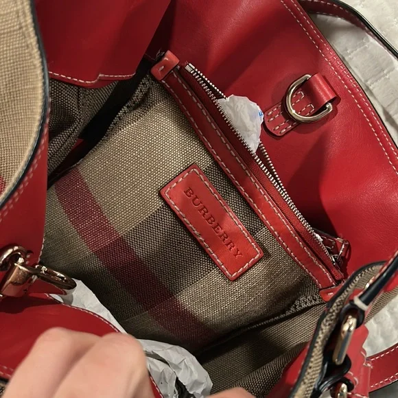 Authentic Burberry Ashby Purse - Picture 8 of 11